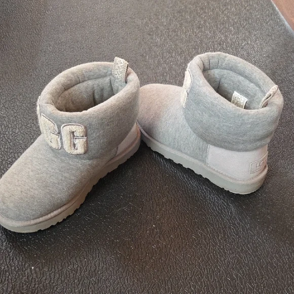 UGG Light Gray Knit Boots - Picture 13 of 15